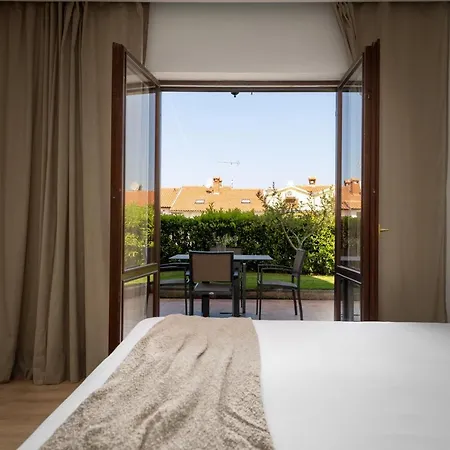 Upper Sea View Apartments Vrsar Exterior foto
